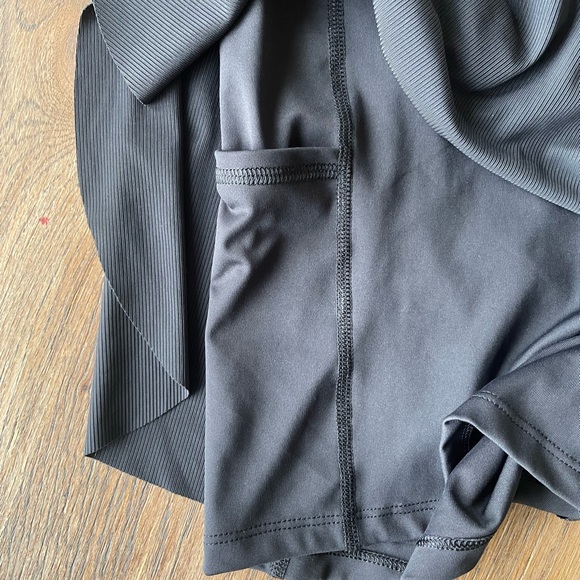 Athleta Women’s Black Athletic Shorts W Inner Spandex With Pockets Size Large - Picture 8 of 9